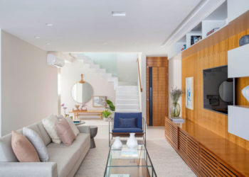 En duplex avec couvercle, conduit d’escalier droit