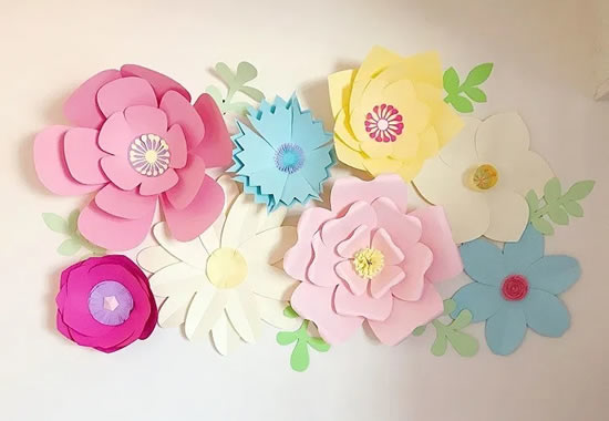 fleurs en papier décoratives
