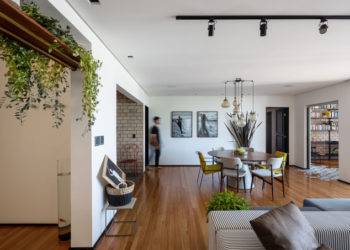 Appartement de 230 m² qui sauve la mémoire et se modernise grâce aux revêtements