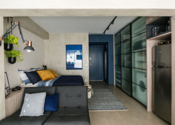 L’aménagement dans un appartement de 34 m² prend de l’ampleur avec moins de meubles et de murs