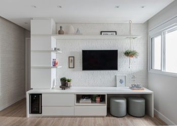 Revêtements clairs et beaucoup de rangement dans un appartement de 69 m²