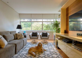 Appartement dans les années 1970 en cours de rénovation pour servir une nouvelle famille