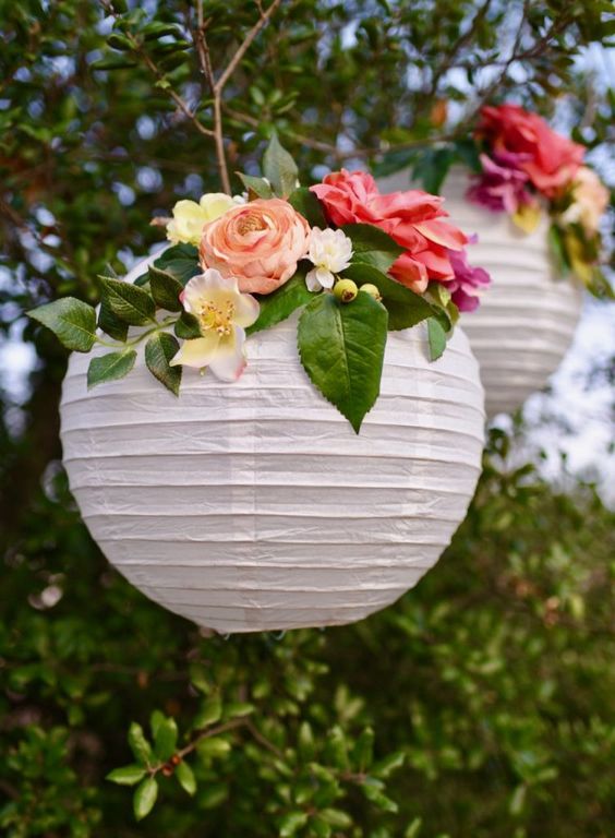 Comment décorer une lanterne japonaise avec des fleurs