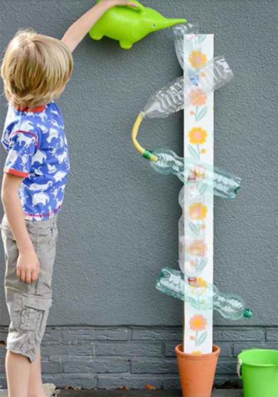 Activités éducatives avec recyclage pour la journée des enfants