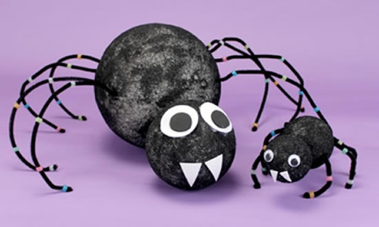 Araignée avec polystyrène pour la décoration d'Halloween