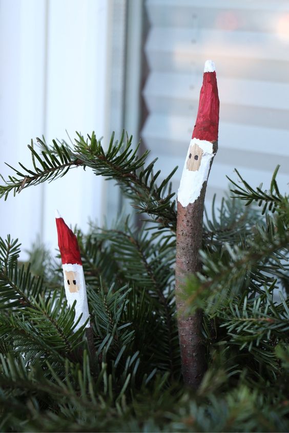 Ornements d'arbre de Noël avec petit bois