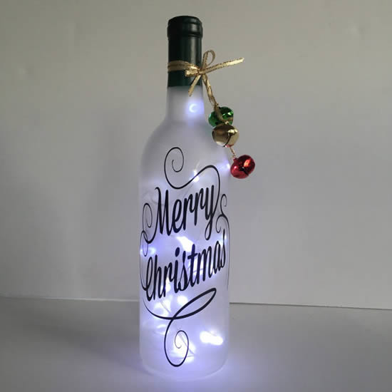 Décoration de Noël avec flasher et bouteilles