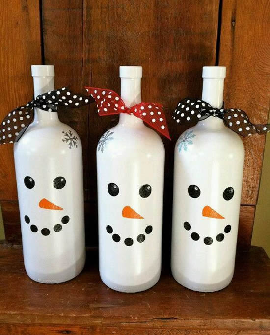 Bouteille de bonhomme de neige décorée