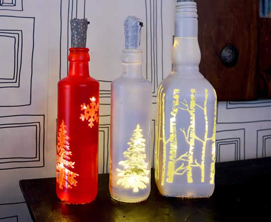 Belles petites bouteilles décorées pour Noël