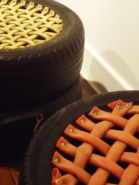 bouffée de pneu avec bandes de caoutchouc tressées