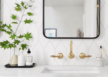 De petites choses pour rendre votre salle de bain plus belle pour moins de 100 R $