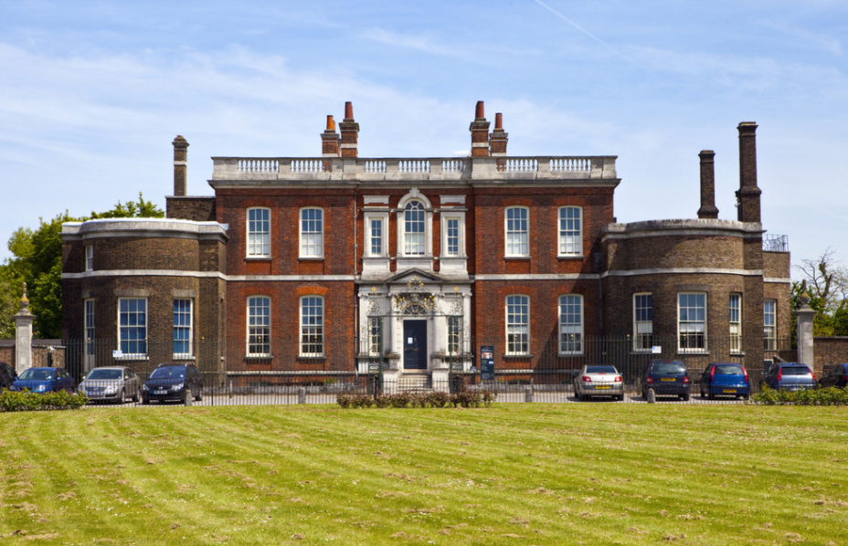 Dernier chouchou de la pièce, cette série a sa maison principale située au milieu de Greenwich Park, à Londres.  La seule différence est que, dans le scénario de production, des plantes telles que les fleurs lilas de l'ouest ont été ajoutées.