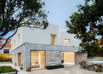 Rénovation d’une maison de campagne portugaise par Paulo Merlini Arquitetos