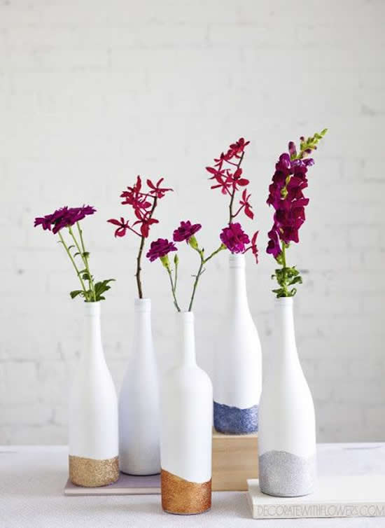 Magnifiques vases avec bouteilles en verre