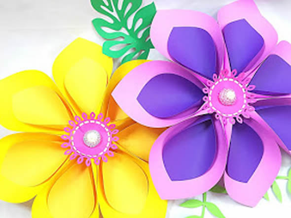 Fleurs en papier pour la décoration de la fête des mères