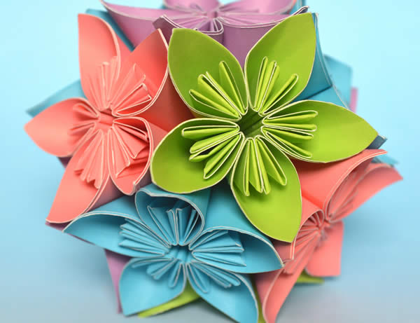 Fleurs en origami pour la décoration