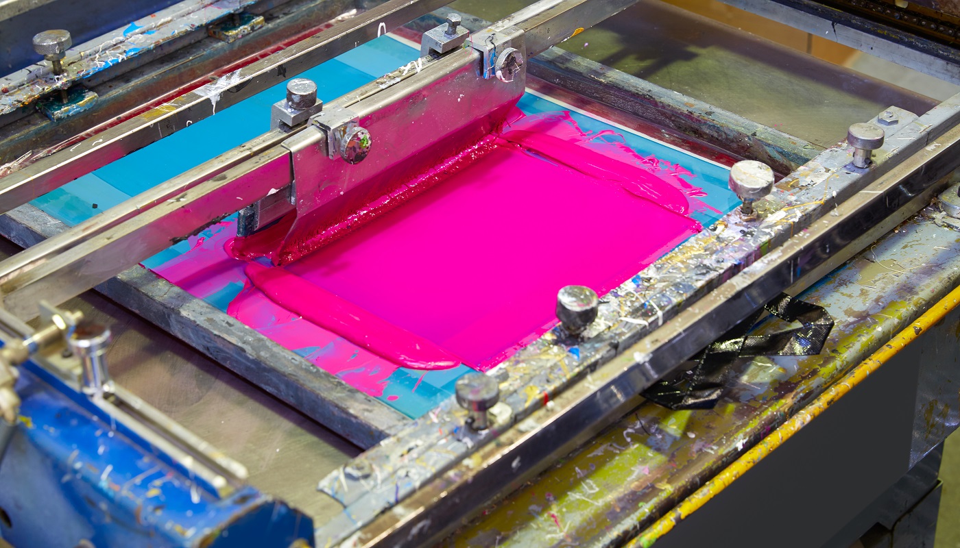 Couleur magenta rose de machine d'encre d'imprimante de sérigraphie dans l'usine d'impression