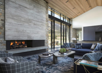 Une maison de vacances moderne entourée par la chaîne de montagnes Teton