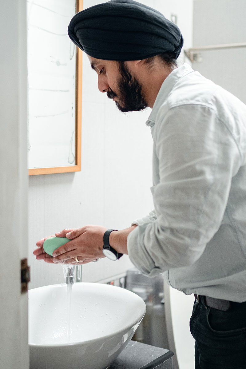 2-3 5 caractéristiques impressionnantes qui rendent les salles de bain idéales pour les coupes de cheveux à la maison