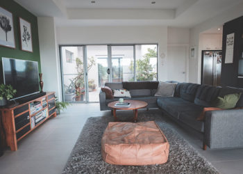 6 façons de donner à votre petit salon un relooking élégant et confortable