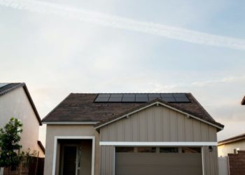 Comment réparer un panneau de porte de garage