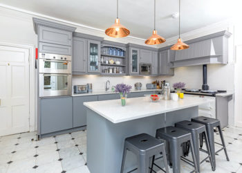 Les armoires grises peuvent être la prochaine grande chose dans la conception de cuisine