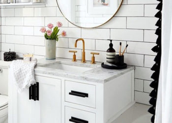 Défaites le chaos de la salle de bain avec des armoires de toilette élégantes