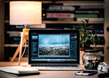 11 Meilleure table d’ordinateur portable de 2021 [Buyer’s Guide]