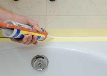 9 Meilleur calfeutrage pour vos douches et baignoires [Buyer’s Guide]