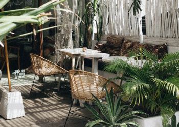 Des idées de salon extérieur simples qui ajoutent de la valeur et du style à votre maison