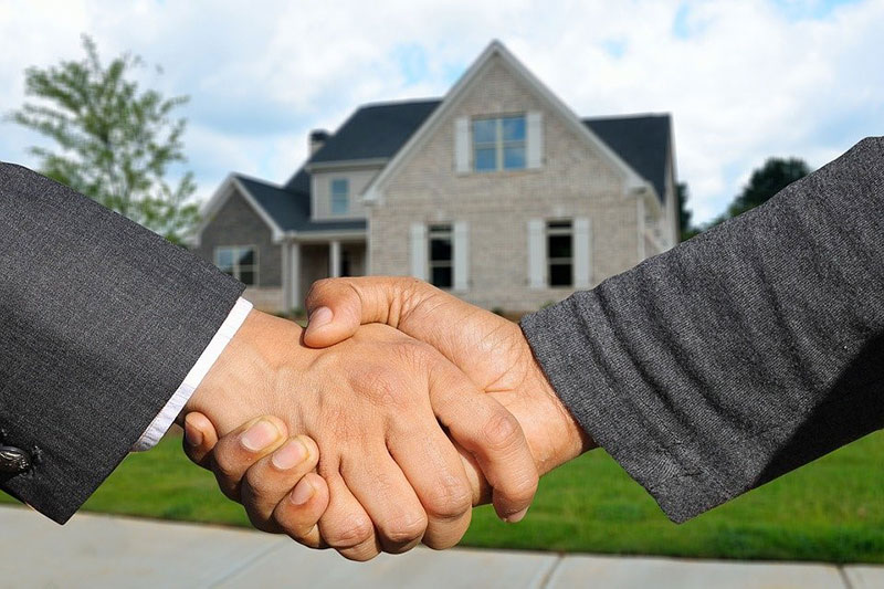 2-4 Embaucher un agent immobilier : le pour et le contre