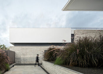 Hover House par Pranala Associates