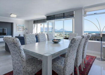 6 conseils pour vous aider à ranger les meubles dans une salle à manger