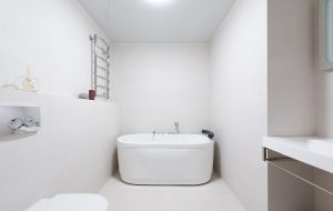 Salles de bains entièrement blanches