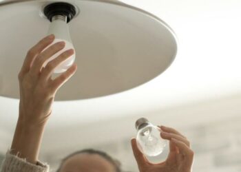 Comment Declipser un plafonnier ?