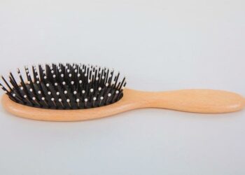 Comment Degraisser une brosse à cheveux ?