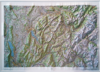 Comment accrocher carte relief ?