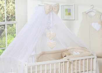 Comment accrocher ciel de lit bébé ?