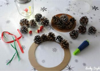 Comment accrocher des pommes de pin sur une couronne ?