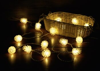Comment accrocher guirlande lumineuse intérieur ?