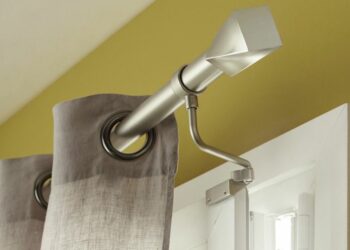 Comment accrocher rideaux sans percer ?