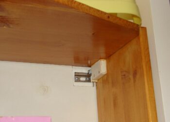 Comment accrocher un meuble lourd au mur ?