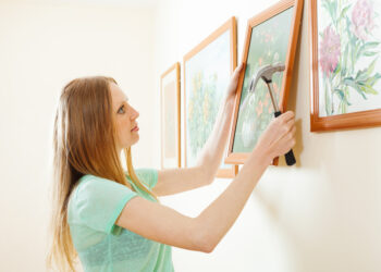 Comment accrocher un tableau au mur ?