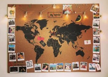 Comment accrocher une carte du monde au mur ?