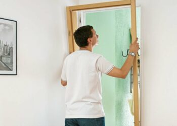 Comment adapter une porte sur un ancien bâti ?