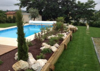 Comment aménager le tour d'une piscine creusée ?