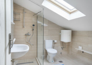 Comment amenager une salle de bain sous les combles ?