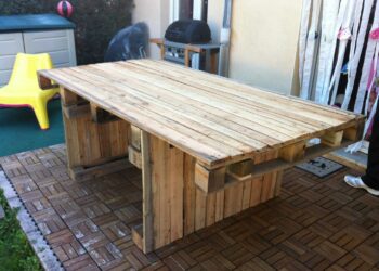 Comment assembler des palettes en bois ?