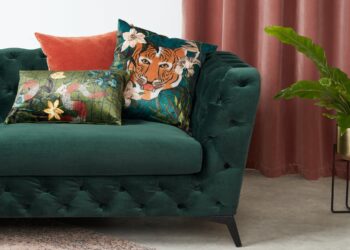 Comment assortir des coussins sur un canapé ?