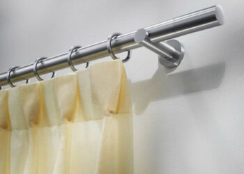 Comment attacher des rideaux sans percer ?